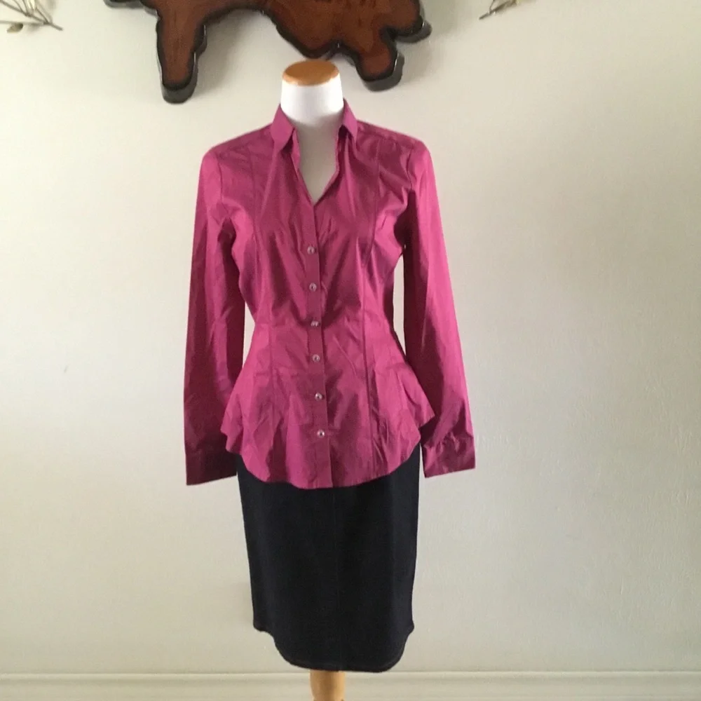 HP-7TH AVENUE- NEW YORK& CO.FITTED BUTTON DOWN TOP WITH DECORATIVE STONE BUTTONS - Picture 2 of 8